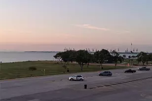 709 N Bayshore Dr, La Porte, TX 77571 - Photo 46