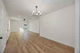 5942 Ridgeway Dr, Houston, TX 77033 - Photo 8