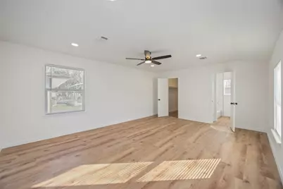 5942 Ridgeway Drive, Houston, TX 77033 - Photo 20