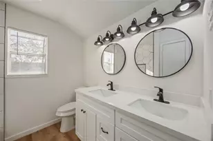 5942 Ridgeway Dr, Houston, TX 77033 - Photo 22