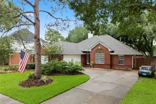 815 Maplewood Falls Ct, Houston, TX 77062 - Photo 2