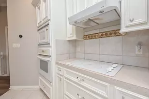 11102 Waxwing St, Houston, TX 77035 - Photo 8