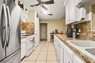 8518 Ashwyne Ln, La Porte, TX 77571 - Photo 10