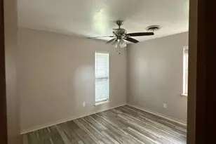 1418 NE 7th St, Smithville, TX 78957 - Photo 16