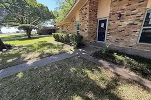 1418 NE 7th St, Smithville, TX 78957 - Photo 4