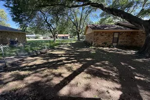 1418 NE 7th St, Smithville, TX 78957 - Photo 20
