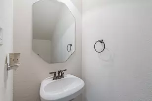 9 Laurelwood Dr, Pasadena, TX 77058 - Photo 18