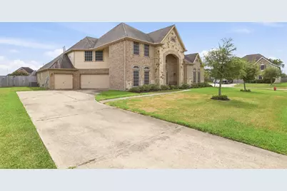 4002 Broadmoor Drive, Mont Belvieu, TX 77523 - Photo 4