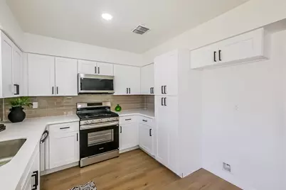 15226 E Hutchinson Circle, Houston, TX 77071 - Photo 14