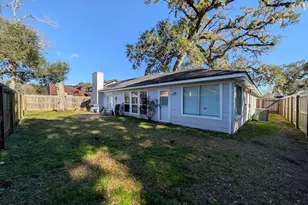 133 Spanish Moss Ln, Lake Jackson, TX 77566 - Photo 32