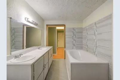 19426 Trail Oak Drive, Conroe, TX 77302 - Photo 14