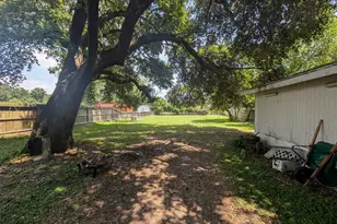 1910 Reese St, Liberty, TX 77575 - Photo 4