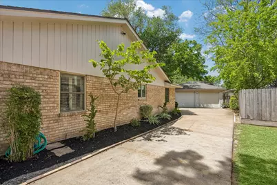 11418 Ash Creek Drive, Houston, TX 77043 - Photo 30