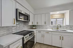 11418 Ash Creek Dr, Houston, TX 77043 - Photo 14