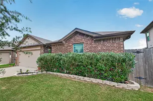 811 Petunia Falls Ln, Rosharon, TX 77583 - Photo 2
