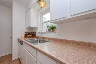 1911 Sherwood Forest St, Houston, TX 77043 - Photo 12