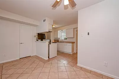 1911 Sherwood Forest Street #9, Houston, TX 77043 - Photo 10