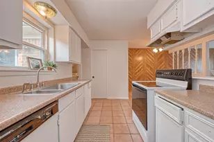 1911 Sherwood Forest St, Houston, TX 77043 - Photo 14