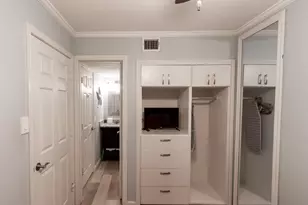 6102 Seawall Blvd, Galveston, TX 77551 - Photo 10