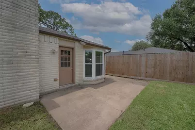 711 Voyager Drive, Houston, TX 77062 - Photo 32