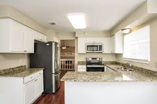 10654 Chapel Hill Dr, Houston, TX 77099 - Photo 6