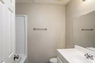 10654 Chapel Hill Dr, Houston, TX 77099 - Photo 16