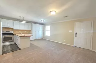 801 Queenswood, Montgomery, TX 77316 - Photo 4