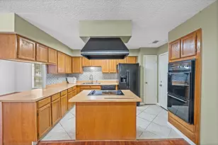 10714 Sherburne Dr, Houston, TX 77072 - Photo 12