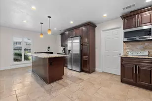 3725 Autumn Ln, Baytown, TX 77521 - Photo 16