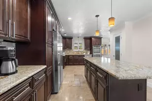 3725 Autumn Ln, Baytown, TX 77521 - Photo 18