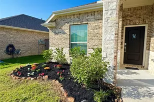 4406 Red Yucca Dr, Baytown, TX 77521 - Photo 4
