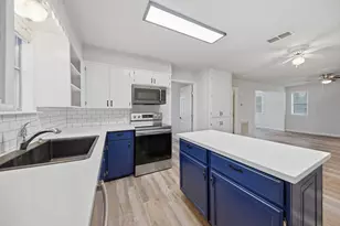 9481 Lake Forest Cir, Brenham, TX 77833 - Photo 10