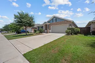 7730 Squall Ln, Baytown, TX 77523 - Photo 4