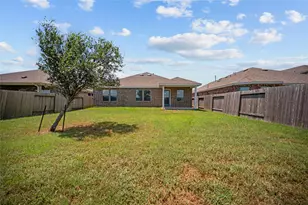 7730 Squall Ln, Baytown, TX 77523 - Photo 24