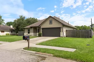 2213 Sago, Bay City, TX 77414 - Photo 2