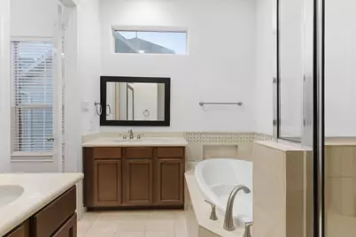 1303 Sherwood Point Lane, Houston, TX 77043 - Photo 32