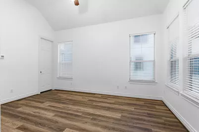 1303 Sherwood Point Lane, Houston, TX 77043 - Photo 30