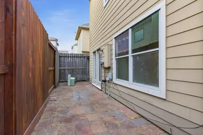 1303 Sherwood Point Lane, Houston, TX 77043 - Photo 48