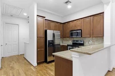 1303 Sherwood Point Lane, Houston, TX 77043 - Photo 8