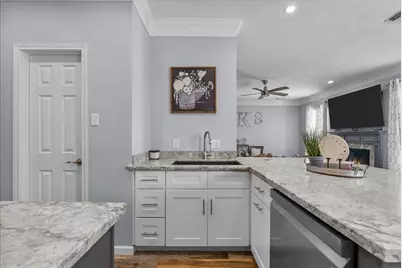 413 Lookout Lane, Dickinson, TX 77539 - Photo 16