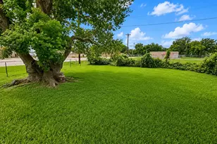 424 Thomas St, Clute, TX 77531 - Photo 12