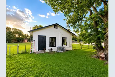 424 Thomas Street, Clute, TX 77531 - Photo 4