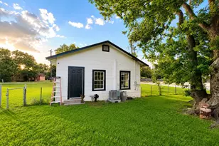 424 Thomas St, Clute, TX 77531 - Photo 4