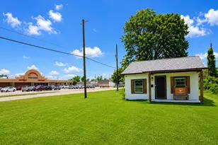 424 Thomas St, Clute, TX 77531 - Photo 2