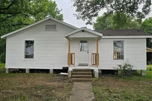 712 Stowell St, Anahuac, TX 77514 - Photo 2