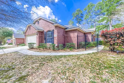 134 E Foxbriar Forest Circle, The Woodlands, TX 77382 - Photo 4