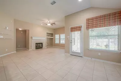 134 E Foxbriar Forest Circle, The Woodlands, TX 77382 - Photo 18