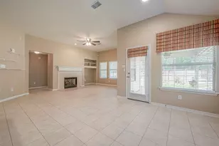 134 E Foxbriar Forest Cir, The Woodlands, TX 77382 - Photo 18