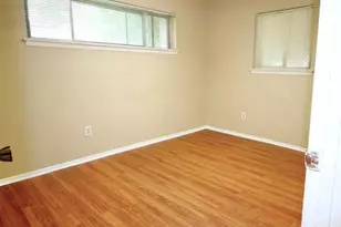 801 E Stadium Ct, Friendswood, TX 77546 - Photo 4