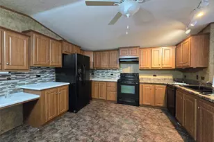 310 Vann Rd, Highlands, TX 77562 - Photo 6